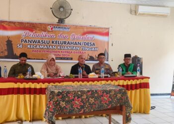 Polsek Kuantan Tengah Kompol Subagja, SH Hadiri Pelantikan dan Pengambilan Sumpah Pengawas Kelurahan/Desa (PKD) Pemilu 2024