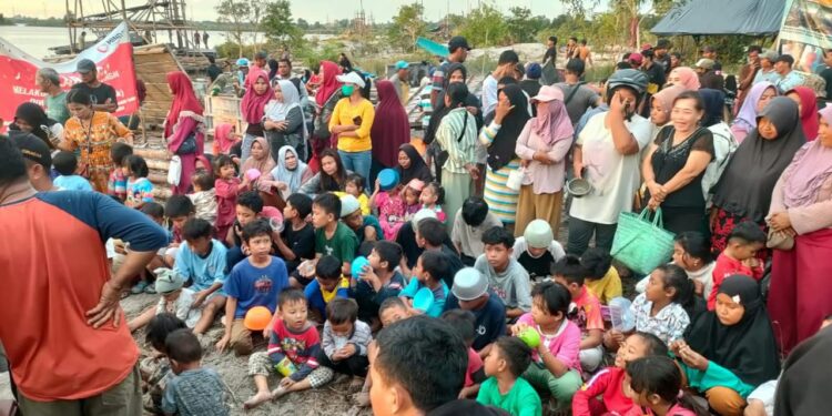Penambangan di Kolong Kenari melakukan Kegiatan Berbagi Rejeki Kepada Warga Desa Nibung