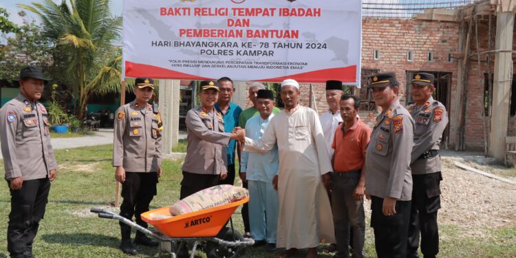 Jelang Hari Bhayangkara, Polres Kampar Serahkan Bantuan meterial untuk Pembangunan