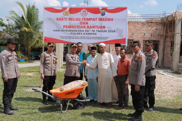 Jelang Hari Bhayangkara, Polres Kampar Serahkan Bantuan meterial untuk Pembangunan