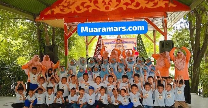 Perpisahan Murid Taman Kanak-kanak (TK) Islam Terpadu (IT) Aziziyyah Pekanbaru Meriah
