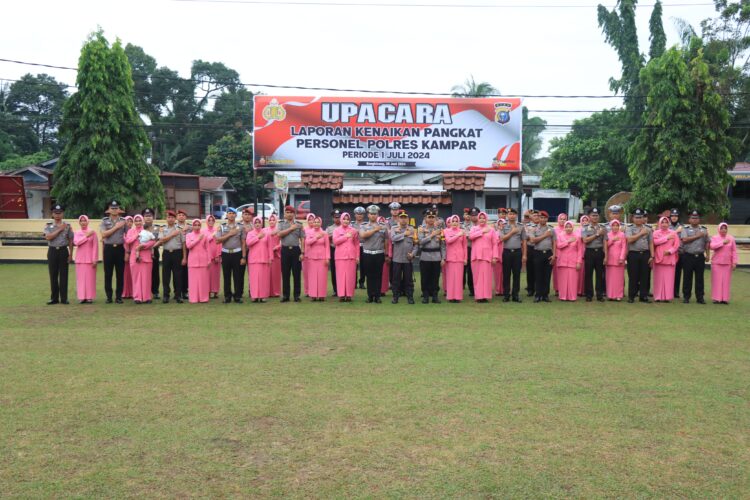 Kapolres Kampar Pimpin Upacara Kenaikan Pangkat Personil Periode 1 Juli 2024
