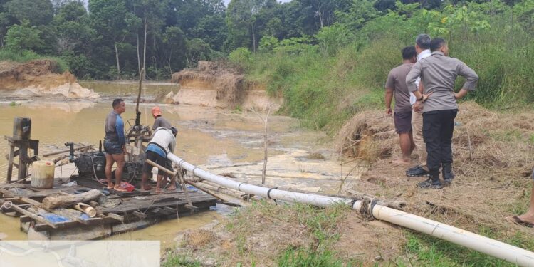 Gercap, Polsek Tapung Tangkap 3 Mesin Penambangan Ilegal di Desa Petapahan