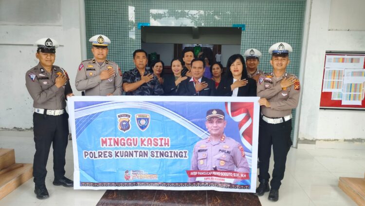 Sat Lantas Polres Kuansing Gelar Minggu Kasih di Gereja GPIB Efrata Sungai Jering