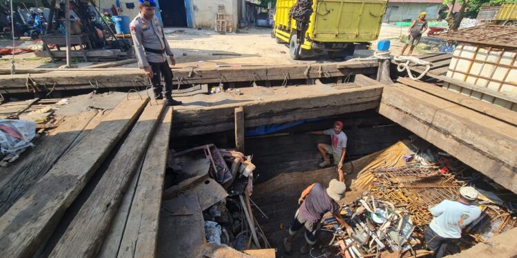 Tim Patroli Perairan Dit Polairud Polda Riau Jaga wilayah hukum perairan  kondusif, dan Ingatkan Nelayan Hindari Narkoba