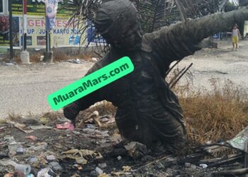 Tugu Bentuk Patung Pahlawan Jadi Ajang Pembakaran Sampah