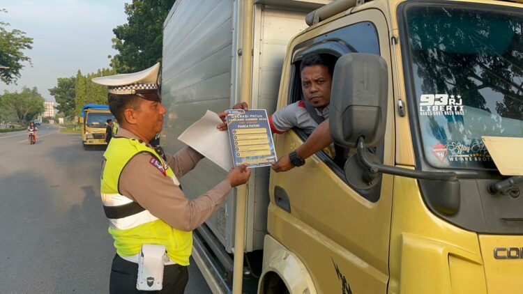 Sat Lantas Polres Kampar Gelar Sosialisasi Ops Patuh Lancang Kuning 2024 Bagi Pengguna Jalan
