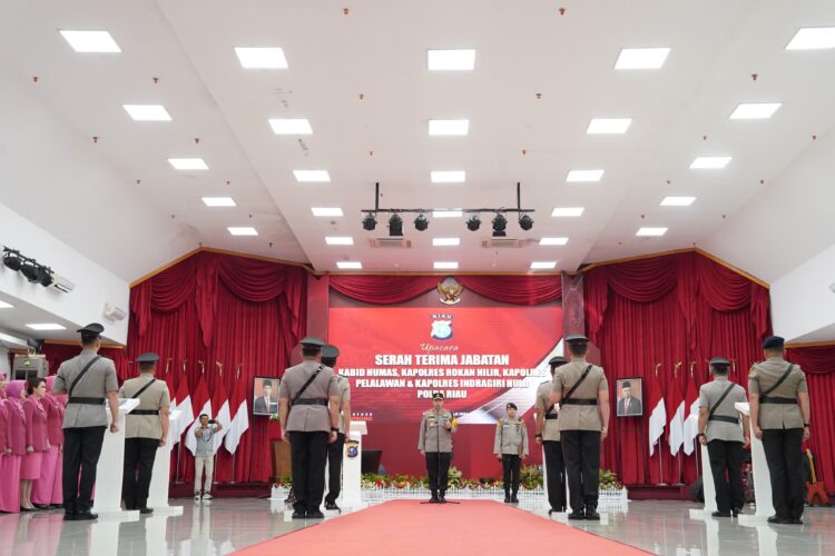 Kapolda Riau Mohammad Iqbal Pimpin Sertijab Pergantian 3 Kapolres dan Kabid Humas