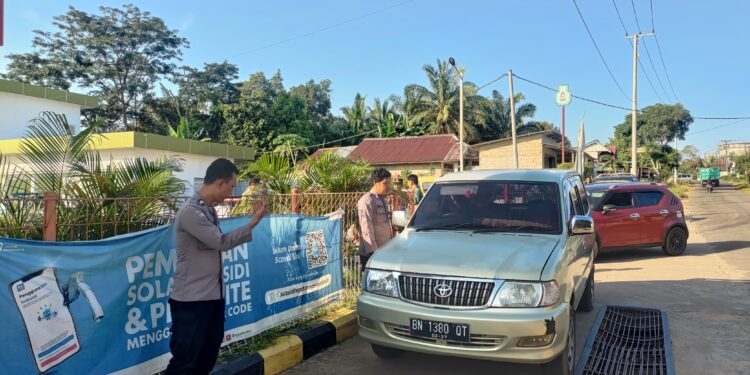 Kapolsek Tempilang Giat Penertipan Pembelian BBM di SPBU Desa Sangku