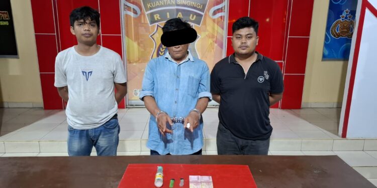 Tim Mata Elang Sat Res Narkoba Polres Kuansing Tangkap Pengedar Narkotika Jenis Shabu