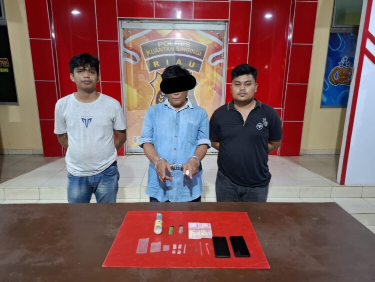 Tim Mata Elang Sat Res Narkoba Polres Kuansing Tangkap Pengedar Narkotika Jenis Shabu
