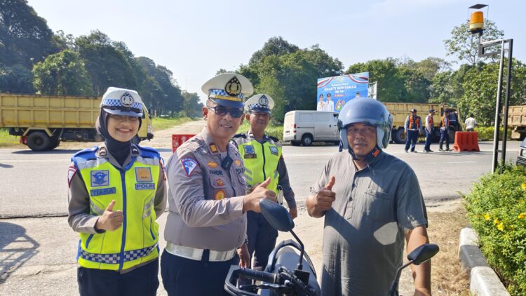 Kasat Lantas Polres Siak AKP Fandri Edukasi Peduli Pengemudi
