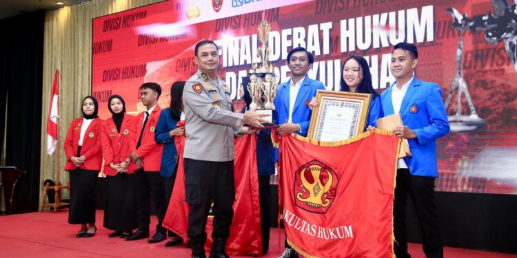 Undip Juara 1 Lomba Debat Hukum, Kadivkum Polri Jadi Wadah Mahasiswa Sikapi Permasalahan Hukum