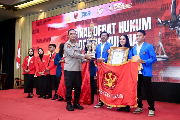 Undip Juara 1 Lomba Debat Hukum, Kadivkum Polri Jadi Wadah Mahasiswa Sikapi Permasalahan Hukum