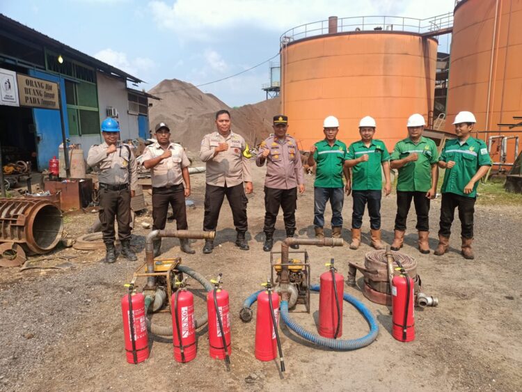 Siaga Karhutla, Polsek Hulu Kuantan cek peralatan damkar perusahaaan yang ada di wilayahnya