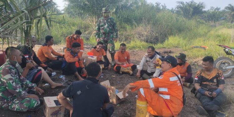 Satgas Karhutla Siak Hulu memasuki hari ke 5 Berjibaku Padamkan dan Pendinginan kebakaran Lahan di Pangkalan Baru