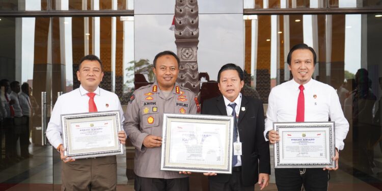 Kinerja Dinilai Baik, Polda Riau Terima Presisi Award dari Lemkapi