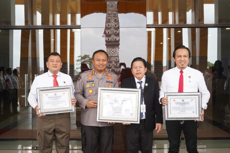 Kinerja Dinilai Baik, Polda Riau Terima Presisi Award dari Lemkapi