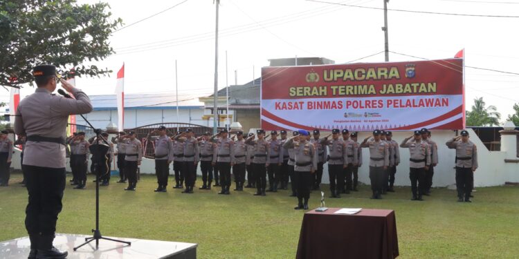 Kapolres Pelalawan Pimpin upacara serah terima jabatan Kasat Bimas