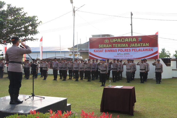 Kapolres Pelalawan Pimpin upacara serah terima jabatan Kasat Bimas