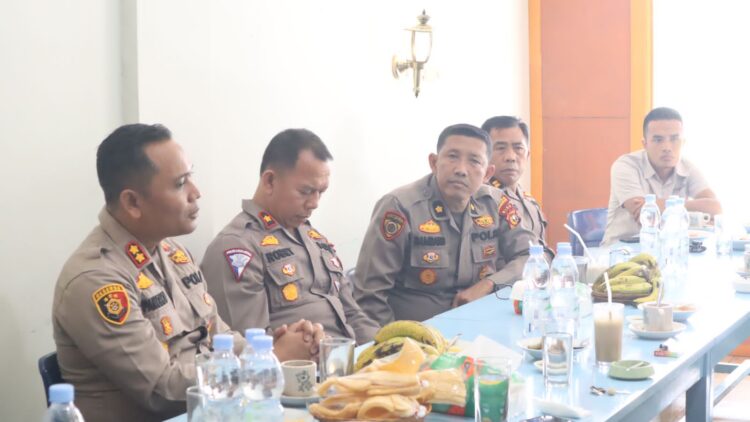 Kapolres Kuansing Pimpin Jum’at Curhat