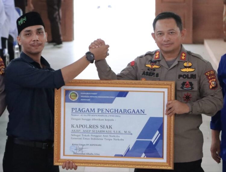 Kapolres Siak AKBP Asep Sujarwadi Dinobatkan Sebagai Tokoh Penggiat Anti Narkoba