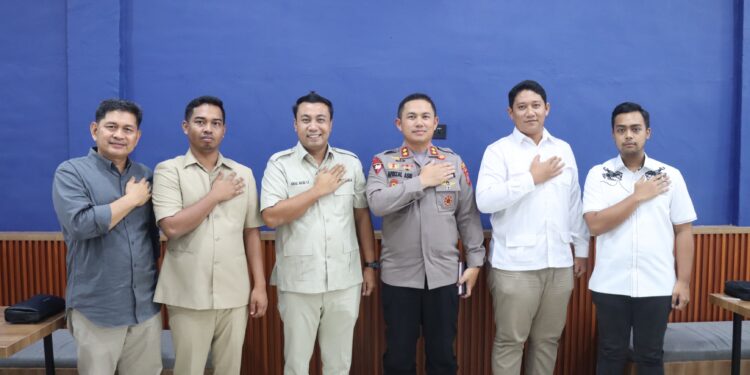 Wujudkan situasi Kamtibmas yang kondusif jelang Pilkada serentak tahun 2024, Kapolres Pelalawan inten lakukan silaturahmi Cooling System kepada Pengurus Partai Kabupaten Pelalawan.