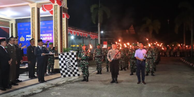 Polres Kampar dan Forkopimda Gelar Upacara Taptu Di Halaman Mapolres Kampar