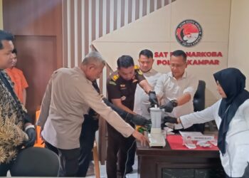 Satnarkoba dan Polsek Kampar Musnakan 253,5 Gram Narkoba