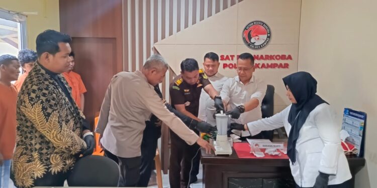 Satnarkoba dan Polsek Kampar Musnakan 253,5 Gram Narkoba