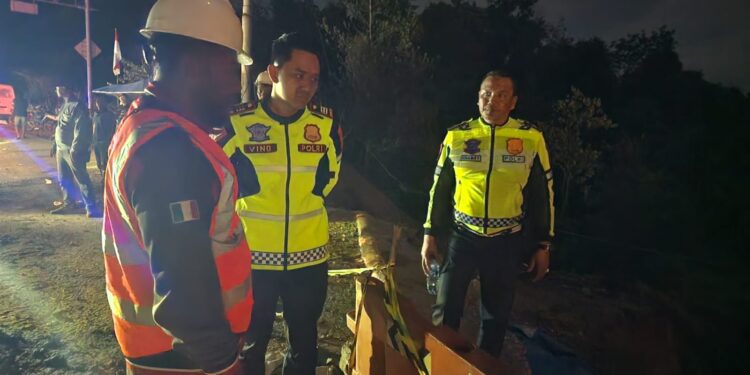 Curah Hujan Tinggi Jalan Lintas Riau Sumbar Amblas