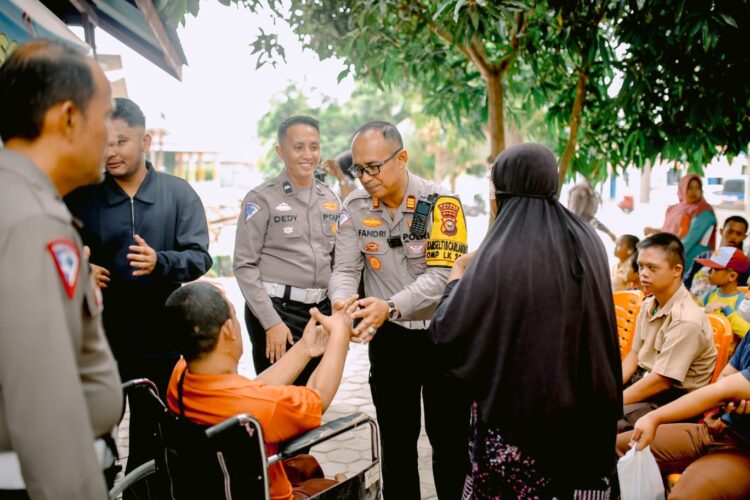 Satlantas Polres Siak Serahkan Bantuan Sosial ke Sejumlah Panti Asuhan di Hari Lalu Lintas 2024