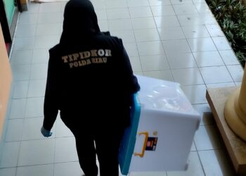 Dirkrimsus Polda Riau Geledah Kantor DPRD Provinsi Riau Terkait SPPD Fiktip