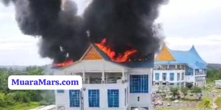 Kantor PUPR Kota Pekanbaru Terbakar Atau Di Bakar Yaa,,?