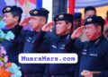 Panglima TNI H Agus Subianto SE MSi Sematkan Brevet Kehormatan Hiu Kencana Kepada Presiden Joko Widodo di atas KRI RJW-992