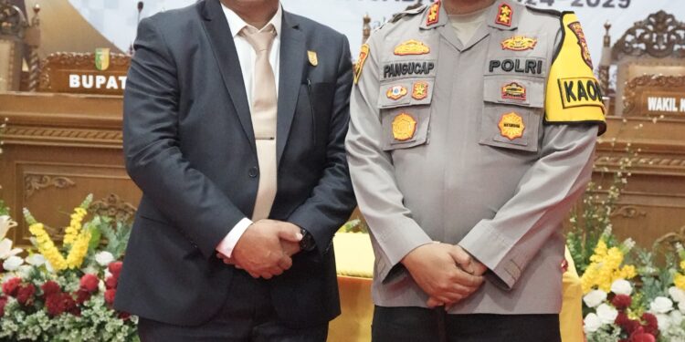 Kapolres Kuansing AKBP Pangucap, S.IK MH Hadiri Rapat Paripurna Pengucapan Sumpah/Janji Pimpinan Definitif DPRD Kabupaten Kuansing Masa Jabatan 2024-2029