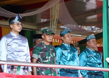 Kapolres Kuansing Hadiri Upacara Peringatan Hari Jadi ke-25 Kabupaten Kuantan Singingi di Lapangan Limuno Teluk Kuantan