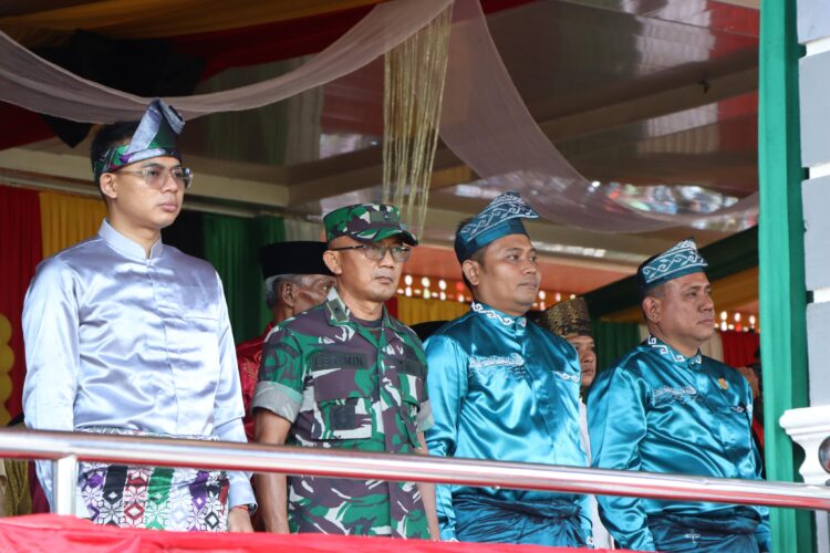 Kapolres Kuansing Hadiri Upacara Peringatan Hari Jadi ke-25 Kabupaten Kuantan Singingi di Lapangan Limuno Teluk Kuantan