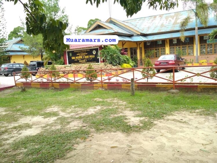 Diduga Kepala Sekolah SMAN 2 Siak Hulu Hefnofita Yuliani Garab Keuntungan Bisnis Seragam Sekolah dan LKS Hingga Ratusan Juta Rupiah
