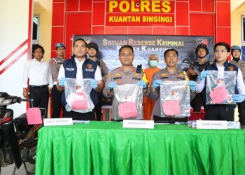 Kapolres Kuantan Singingi Konfrensi Pers Tindak Pidana Kasus Pembunuhan