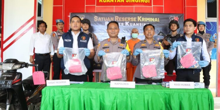 Kapolres Kuantan Singingi Konfrensi Pers Tindak Pidana Kasus Pembunuhan