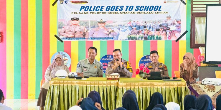 Sat Lantas Polres Siak bersama Jasa Raharja Sosialisasikan Keselamatan Berlalulintas Kepada Pajar di MAN 1 Siak