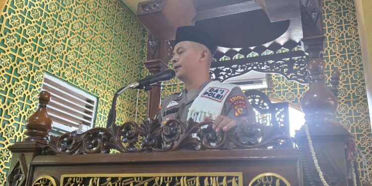 Team Da’i Polri Polres Kuansing Tampil Khutbah Jumat