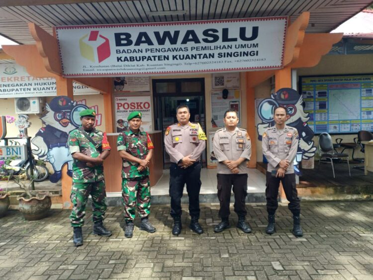 Polres Kuansing Patroli Sinergitas TNI Polri Melalui Monitoring Kantor KPU, Gudang Logistik dan Bawaslu