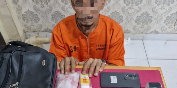 Tim Opsnal Satres Narkoba Polres Siak Bekuk Seorang Pria Paruh Baya Diduga Pengedar Narkotika