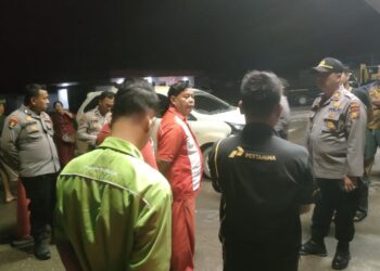 Polsek Pangean Tertibkan Pengisian BBM di SPBU Sako Tertibkan Antrian dan Cegah Penyalahgunaan Jelang Pilkada 2024
