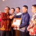 Pj Bupati Kampar H Hambali SE, MBA, MH Terima Penghargaan Sidhakarya Tahun 2024