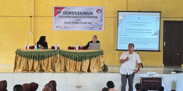Polsek Kandis Gelar Penyuluhan Bahaya Penyalahgunaan Narkotika di SMPN 1 Telaga Sam Sam
