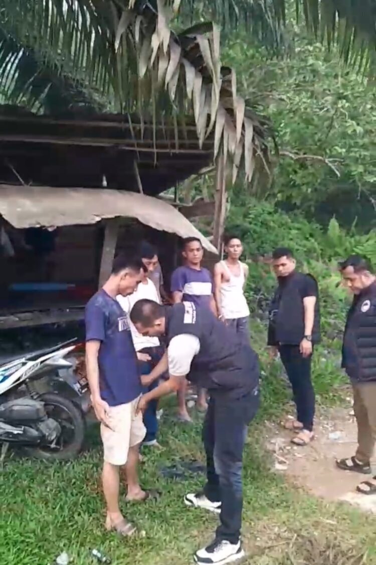 Kasat Narkoba Polres Kampar Razia di Desa Sipungguk, 4 Warga Positif Gunakan Narkoba