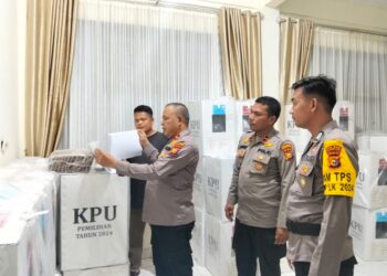 Keamanan Logistik Pilkada 2024 Terjamin! Kapolsek Kampar Kiri Cek Gudang Logistik
